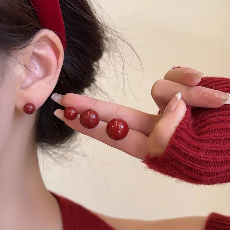 Hong Kong-style Encore wine red sugar bean pearl stud earrings for women, a new 2025 bestseller, with a niche design and a high-end feel full figure