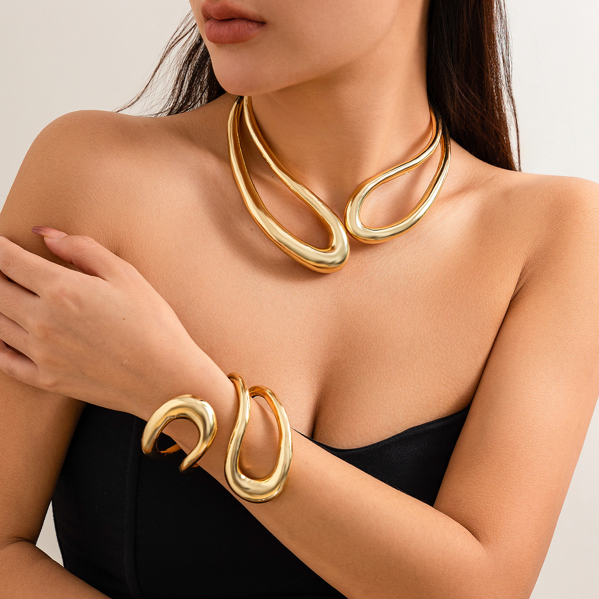 European and American cross-border jewelry, exaggerated alloy twisted double-layer collar, sweet and cool style simple choker bracelet details Picture