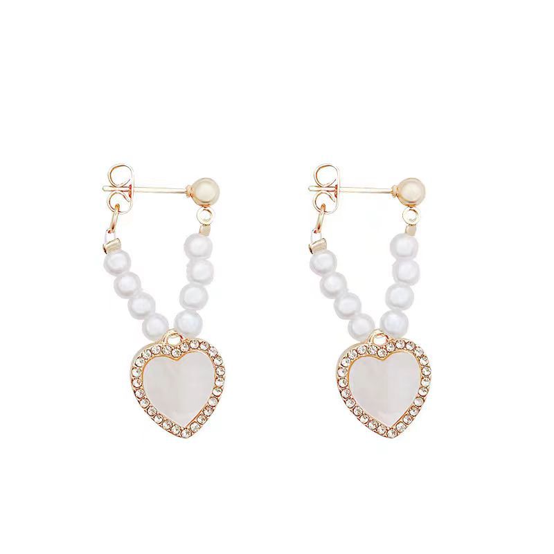 Silver needle pearl diamond-encrusted heart-shaped earrings, a trendy and fashionable design from South Korea, are sweet and elegant earrings that are popular among Internet celebrities for women Item Picture
