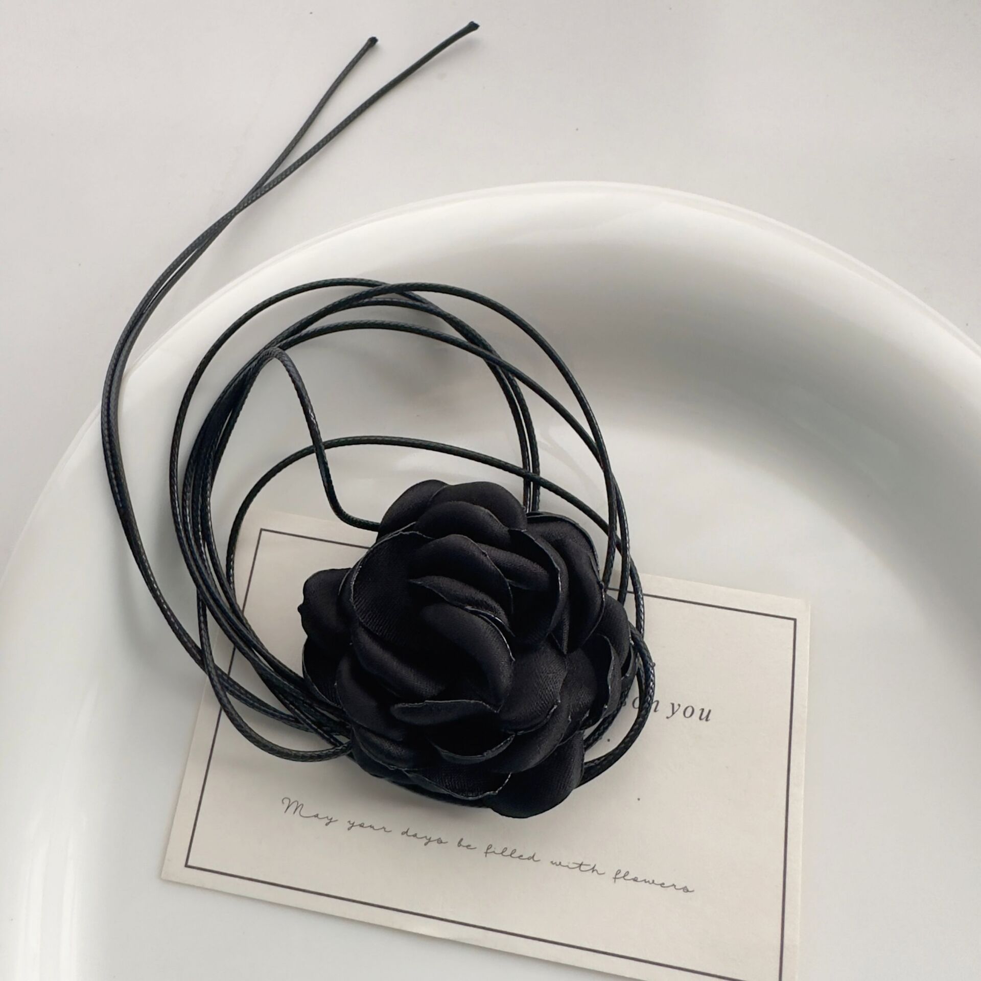 A wine-red camellia French petit Chanel style retro necklace with a rose flower neckband for a choker girl Application Scenario