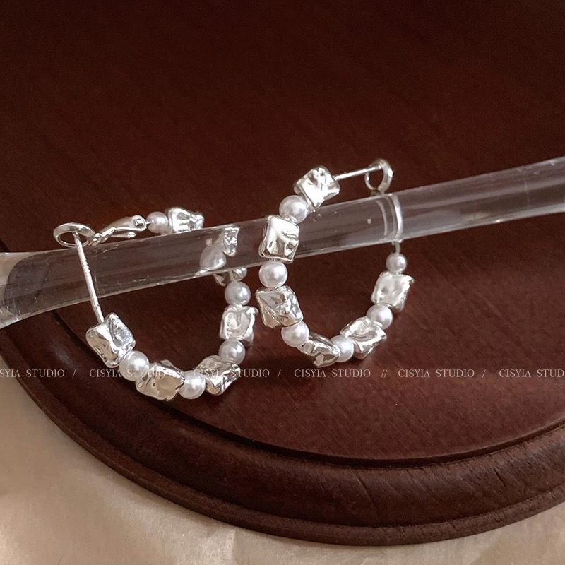 Light luxury, niche and high-end silver circle earrings for women, 2024 new bestsellers, fashionable and versatile earrings wholesale Specification drawing
