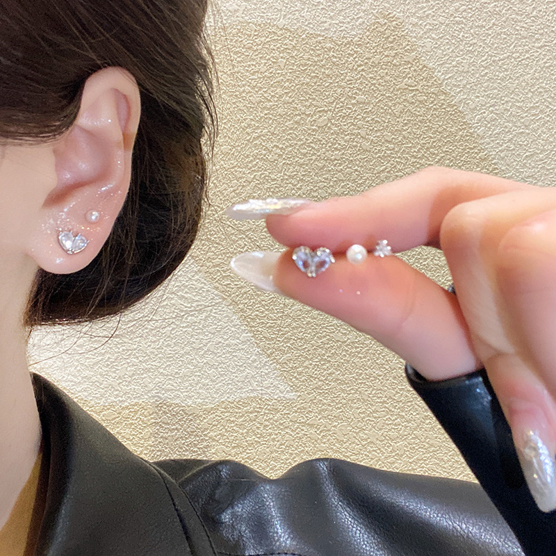 Micro-inlaid zircon heart-shaped pearl set stud earrings, sweet and cool style for women, versatile and simple earrings, 925 silver needle earrings wholesale details Picture