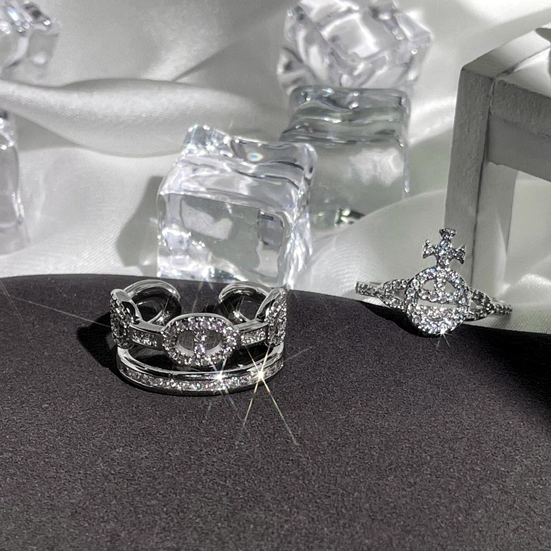 A light luxury and niche design, a double-layer pig nose hollowed-out opening ring, a star ball, a unique, ins, simple and versatile ring full figure
