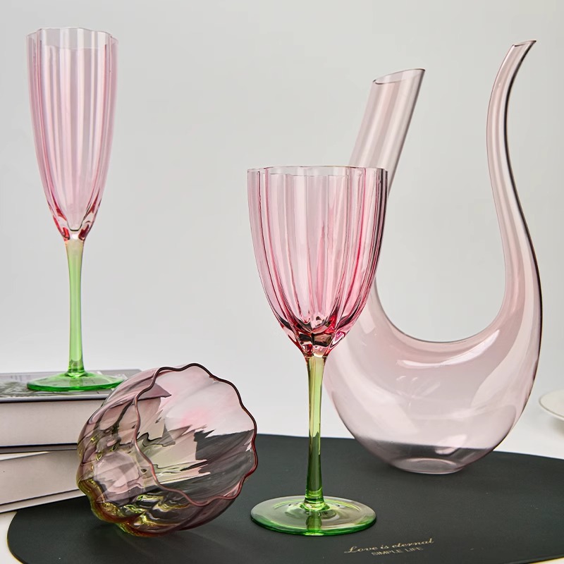 Wholesale of transparent flower-shaped red wine glasses, new petal-shaped green champagne glasses, long and straight glass wine glasses for hotels and restaurants full figure