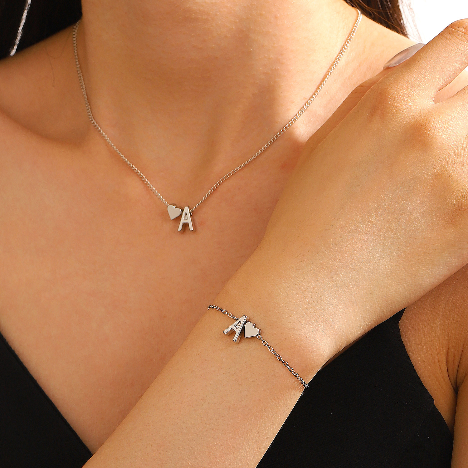 European and American fashion heart 26-letter heart-shaped pendant necklace bracelet 2-piece set of simple jewelry for women full figure