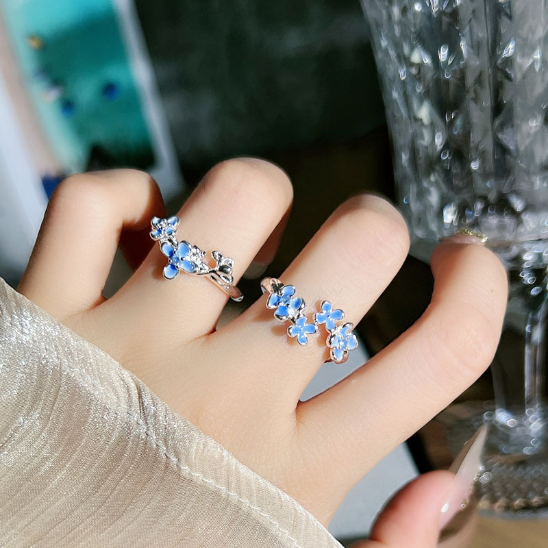 A new Chinese-style bestseller, a pure and sensual enamel flower opening ring for women on Instagram. It has a cold and elegant style but a sweet and cool silver ring quality full figure