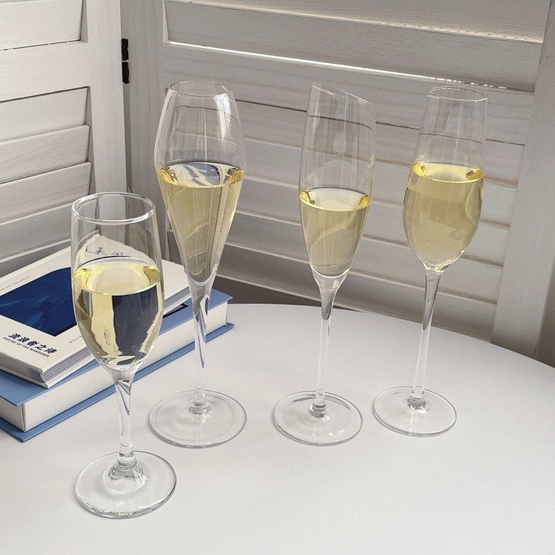 French Instagram blogger's tall champagne glass, sparkling sweet wine glass, romantic and ritualistic wine glass cocktail glass full figure