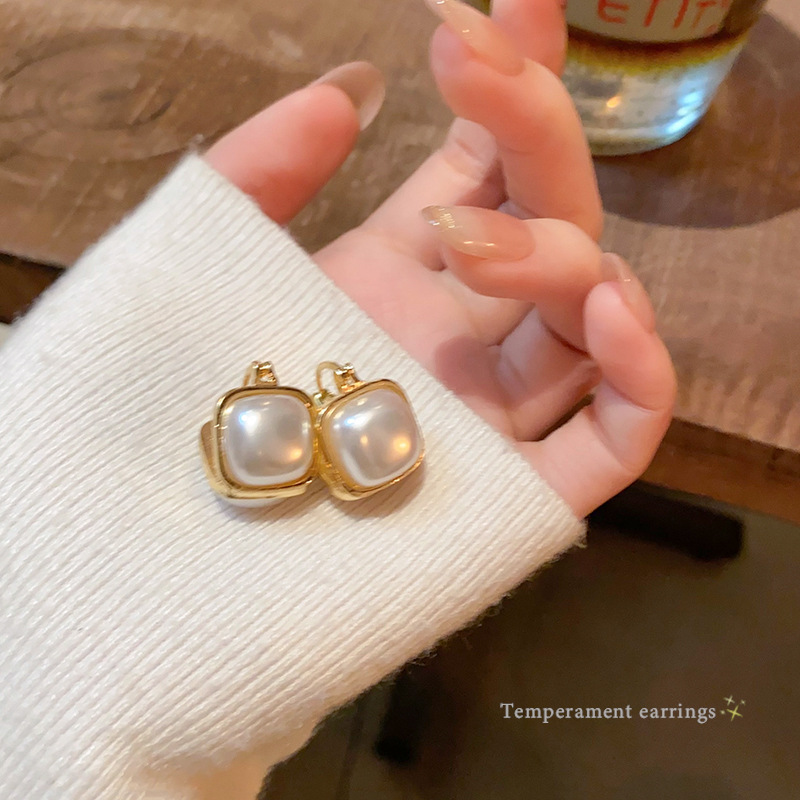 French double-sided pearl earring for women, a niche design with a high-end feel, is a 2024 new bestseller with a unique and elegant style Specification drawing