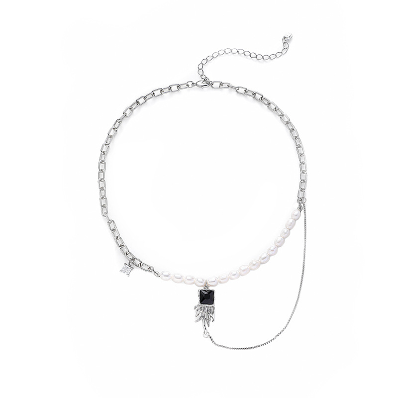 Natural pearl necklaces with a fashionable and versatile design for autumn and winter, simple and retro unique sweater chains, and exquisite wholesale necklaces Item Picture