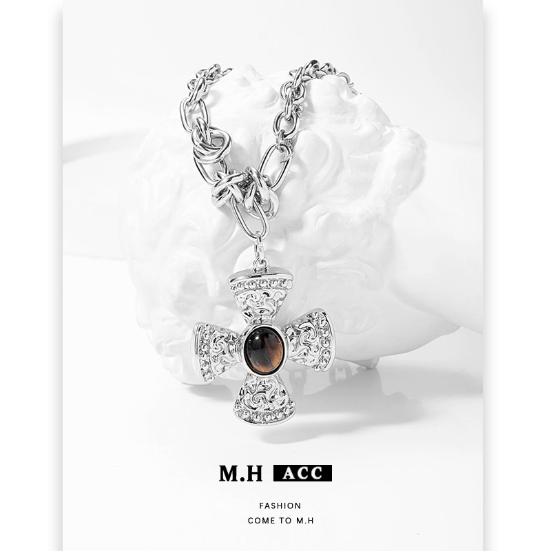 Wholesale of original hip-hop punk style necklaces from Europe and America, simple and elegant collarbone chains, tiger's eye stone cross retro pendants Specification drawing
