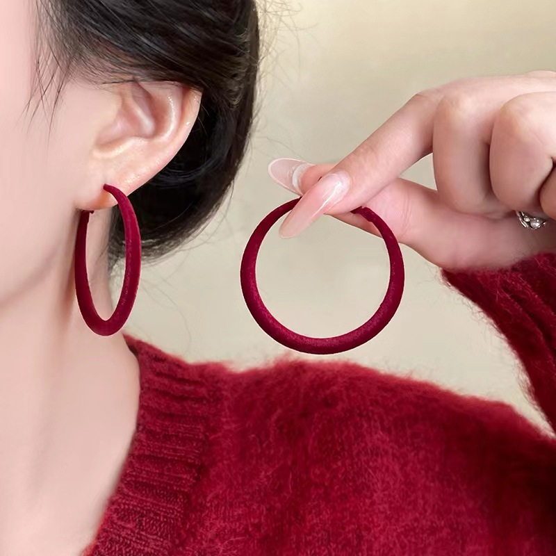 Ankela Red velvet large ear ring women's autumn and winter retro high-end round face earrings 2025 new plain ring earrings full figure