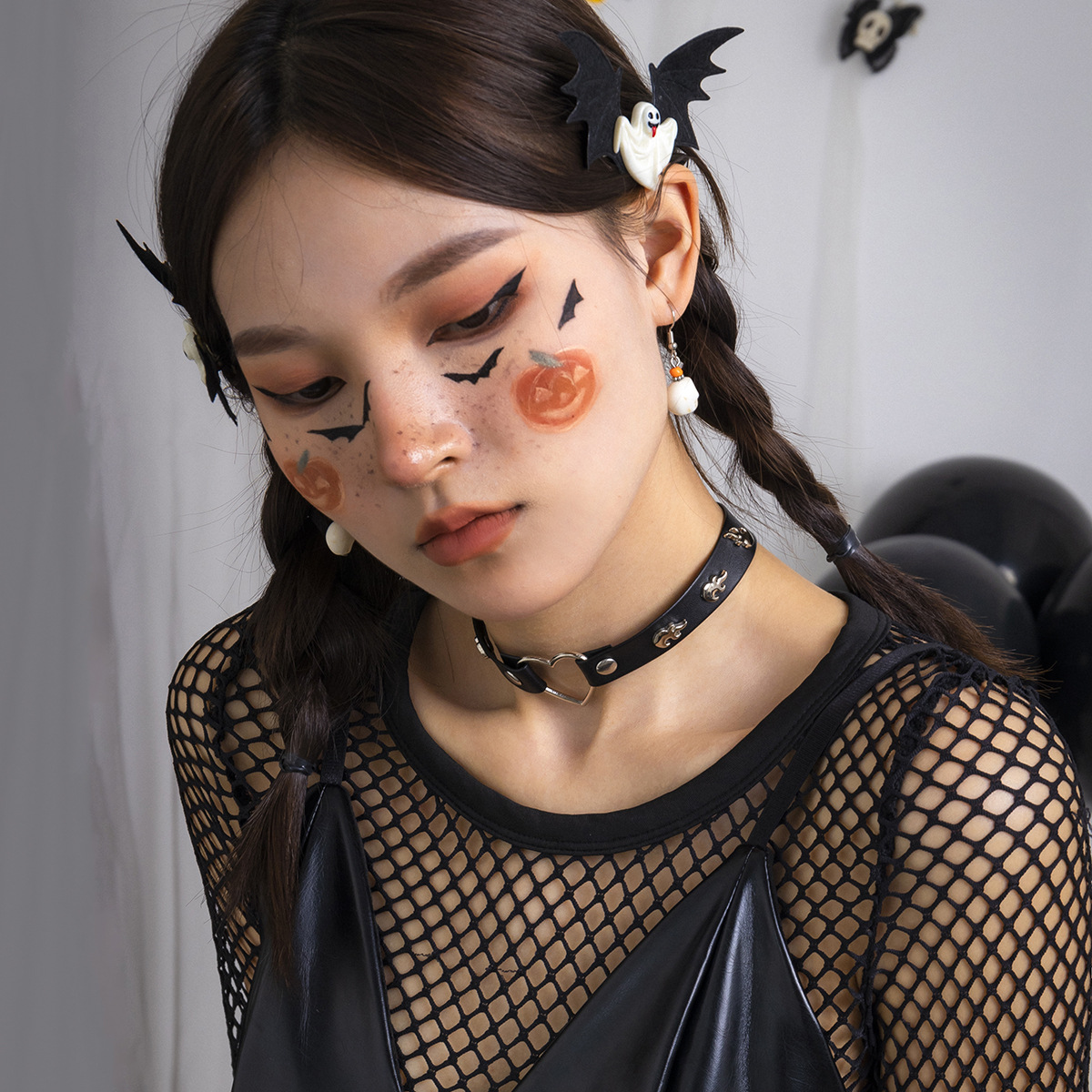 Sweet and cool black PU heart-shaped necklace from Europe and America, choker personalized Halloween collarbone chain collar details Picture