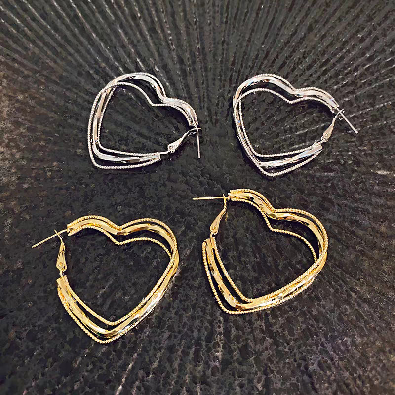 Sweet and cool, spicy girl, big heart-shaped ear rings, women's light luxury, niche, unique and high-end earrings, earrings and stud earrings suitable for autumn and winter Specification drawing