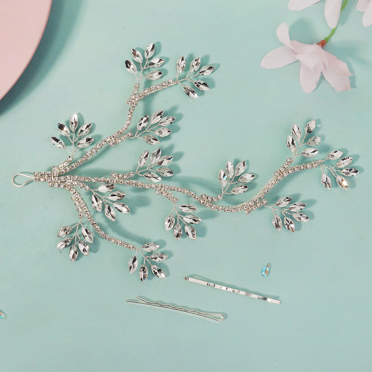 New water diamond leaf and branch hair band, European and American bride's updo headwear, claw chain-shaped hair piece, leaf side hair accessory Specification drawing