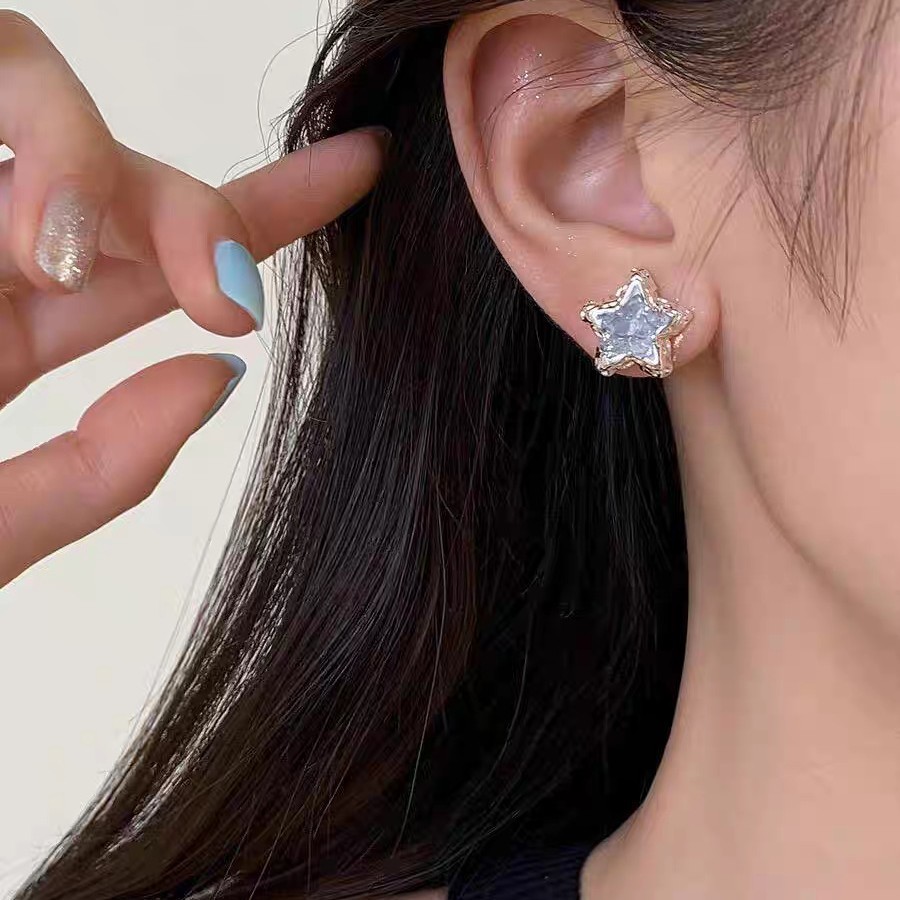 Fresh and delicate star crystal stud earrings in contrasting colors, exquisite and sweet earrings for women, 2025 new style, exquisite and small earrings wholesale details Picture