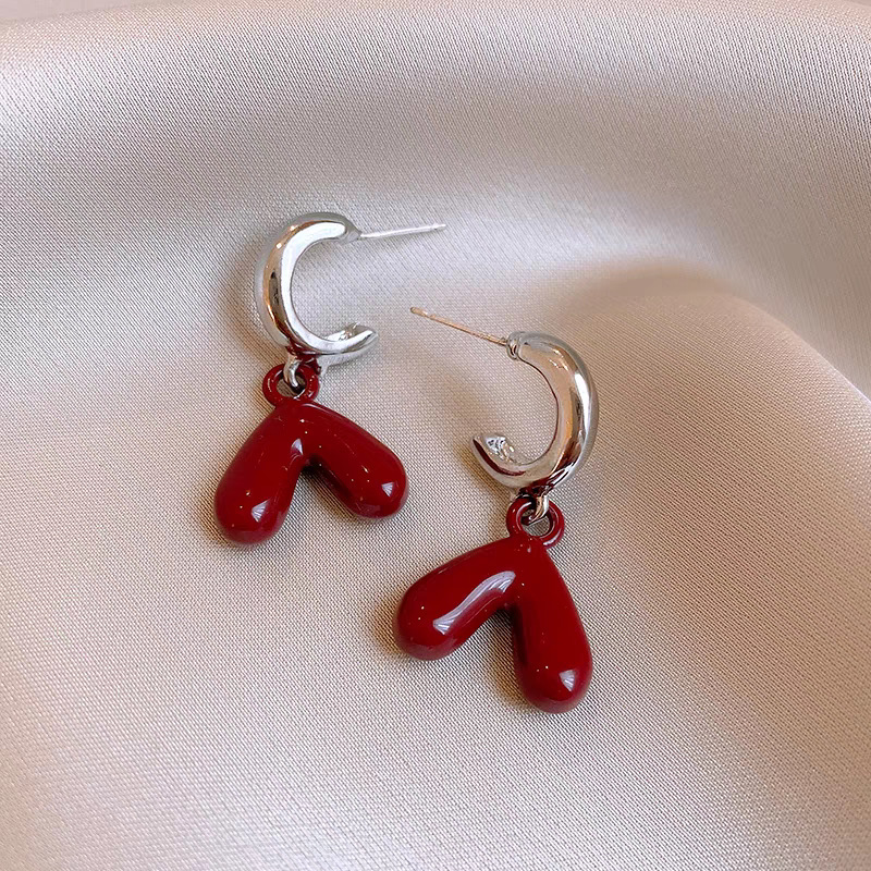 The Ankela red glazed heart-shaped pendant earrings are fashionable, sweet and elegant. The stud earrings exude a light luxury and high-end feel. They are versatile for women details Picture