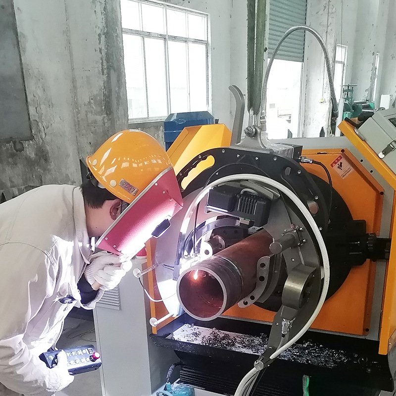 American Welding MWG-325 all-position pipe welding machine, fully automatic welding machine for large outdoor pipelines of oil and gas Application Scenario
