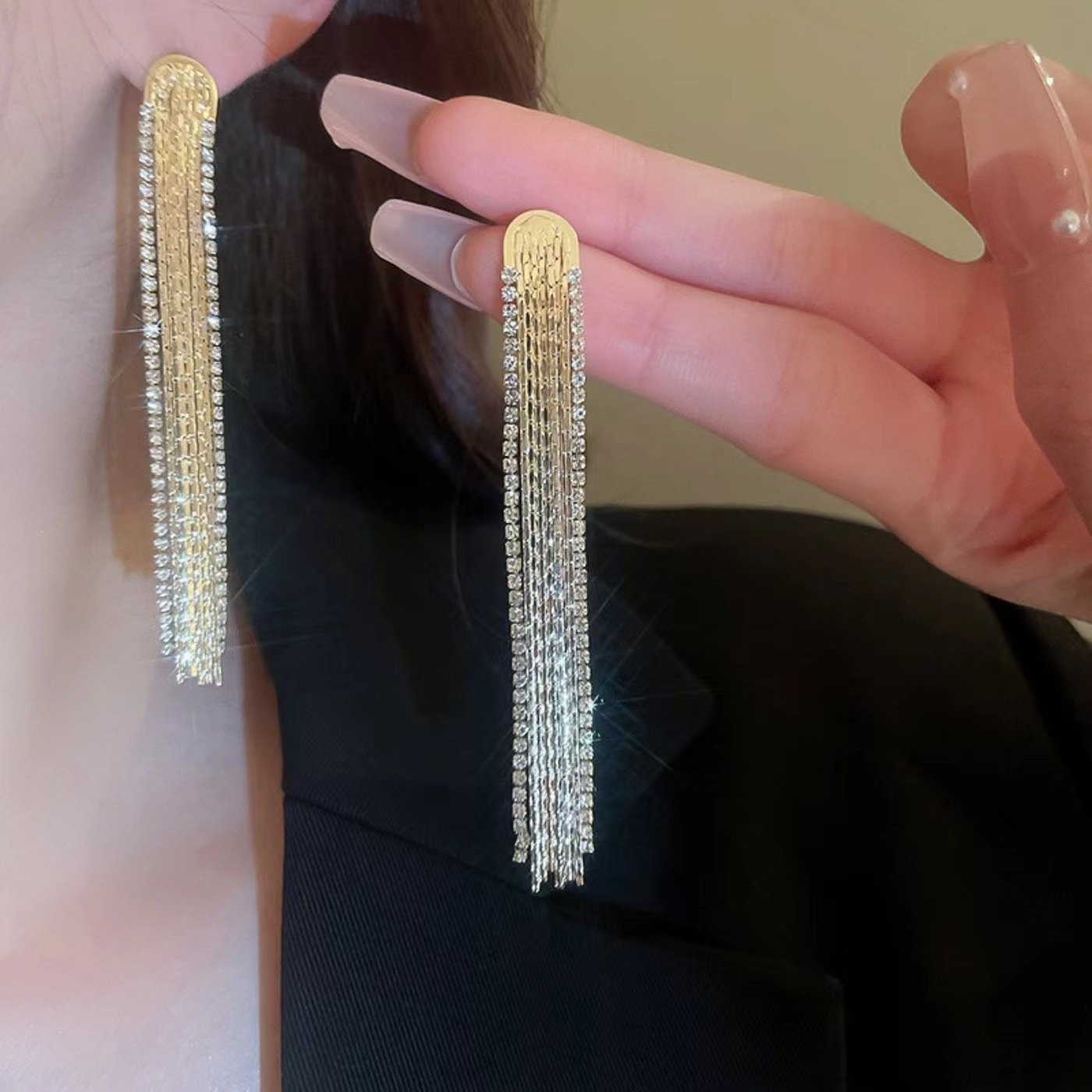Light luxury high-end metallic long tassel stud earrings for women, trendy and stylish in Instagram, versatile and fashionable, with a unique design sense Specification drawing