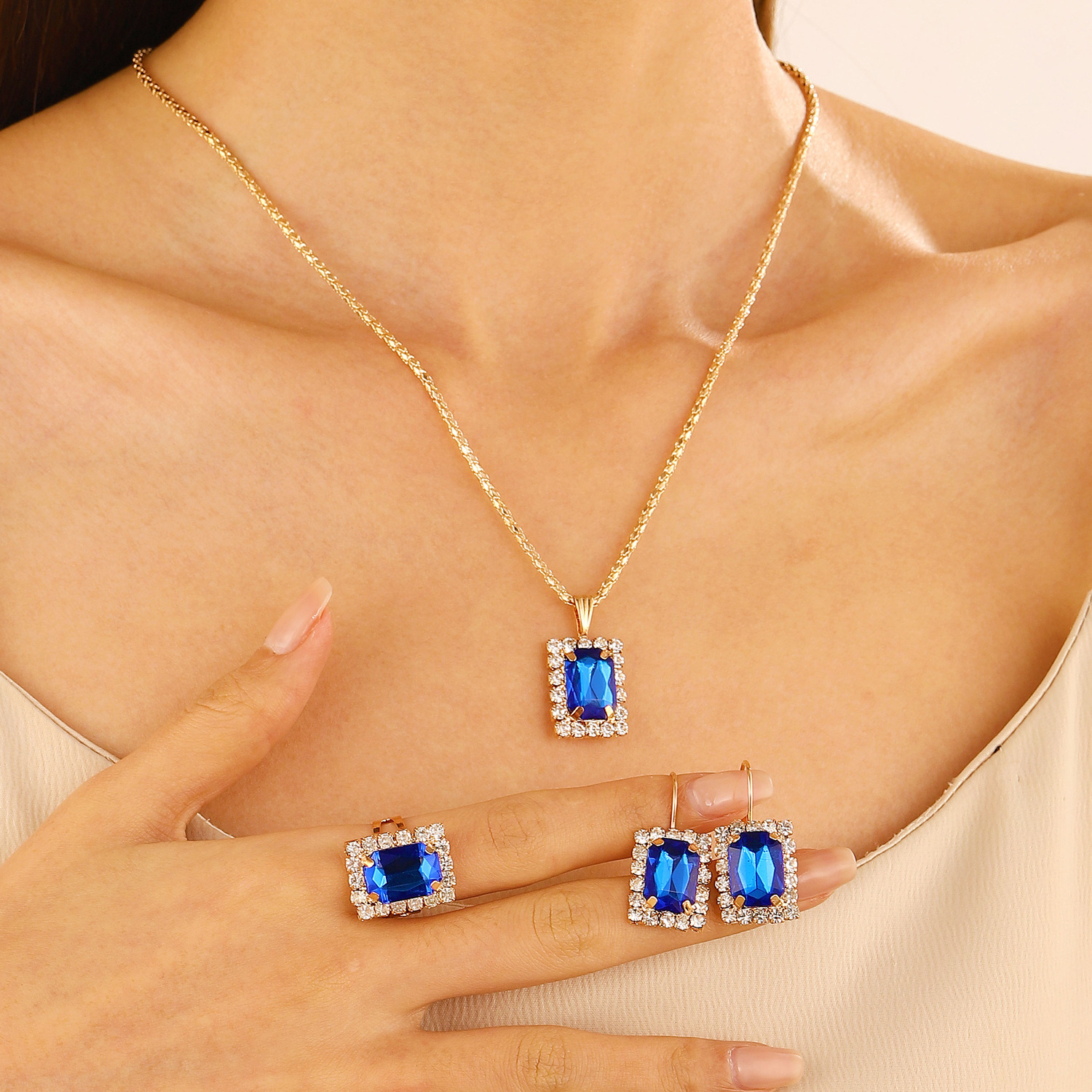 New cross-border diamond-encrusted square jewelry set, Ins-style retro court-style bride necklace, earrings and ring set details Picture