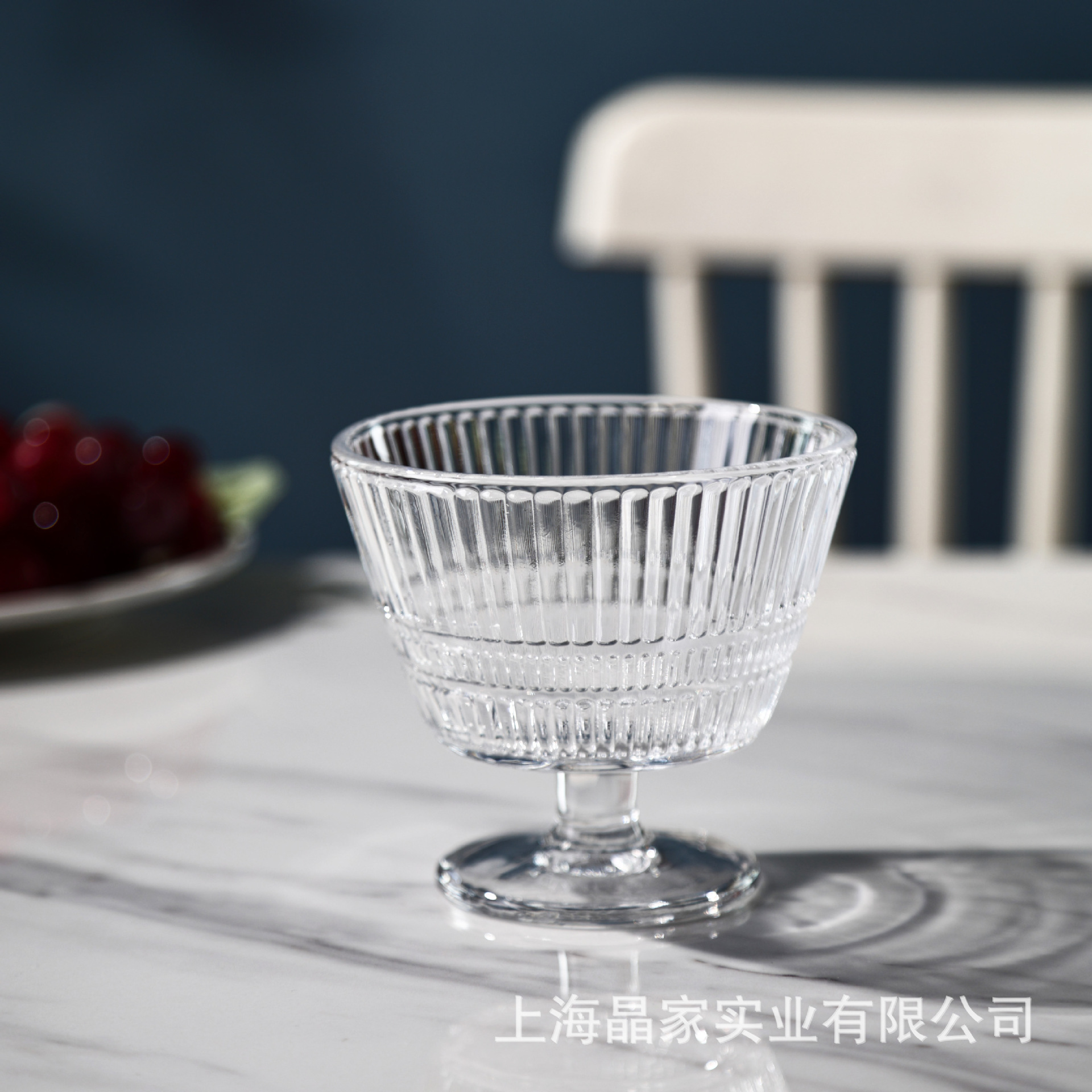 New vertical pattern retro embossed glass dessert cups, fruit ice cream yogurt cups, pudding milkshake cups can be printed with logos Specification drawing