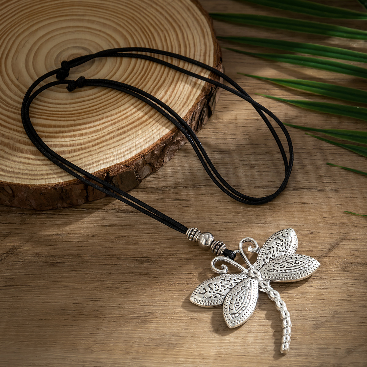 European and American cross-border jewelry, beach ethnic style adjustable retro necklace, drawstring choker, personalized dragonfly collar Application Scenario