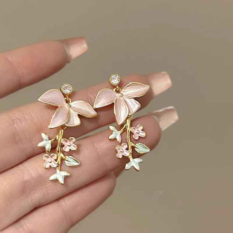 Spring flowers are in full bloom! Purple flower tassel stud earrings with a unique and high-end feel, sweet and gentle spring earrings for women full figure