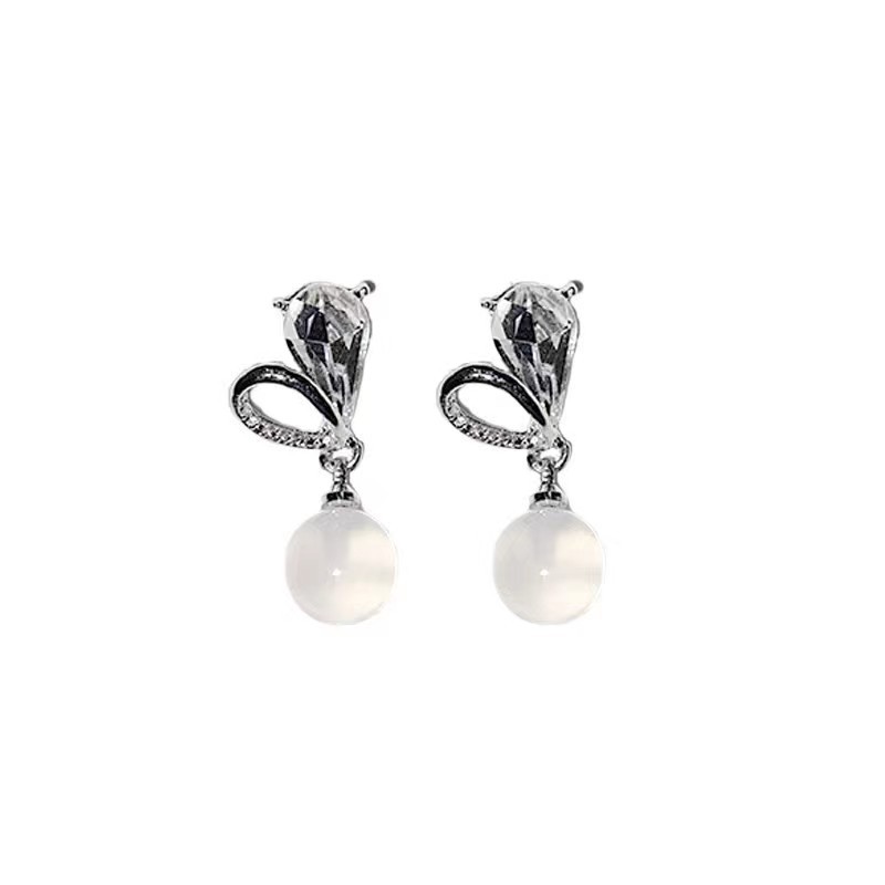 Niche design heart-shaped earrings, light luxury and high-end stud earrings, women's cat's eye stone earrings, 2025 new high-end earrings Item Picture