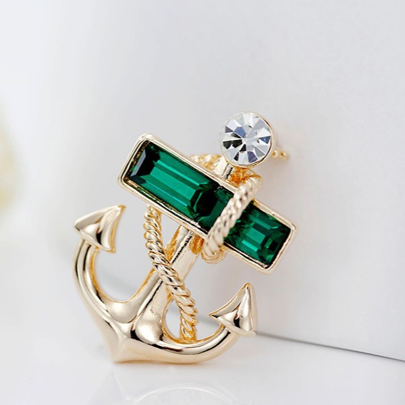 Wholesale of new cross-border fashion full-diamond pirate ship anchor brooches from Europe and America, with unique diamond-encrusted several and other types of brooches full figure