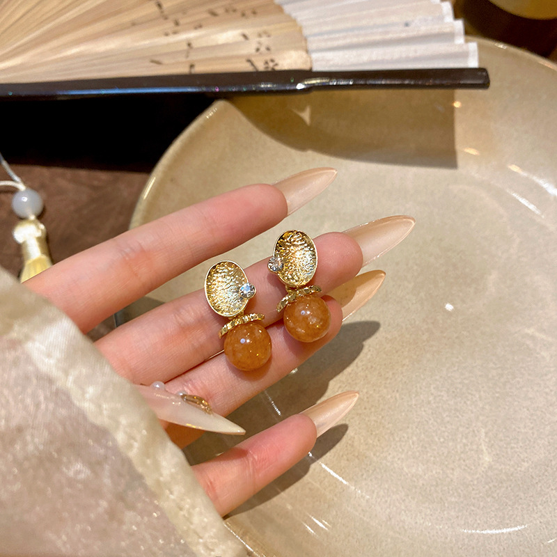 New Chinese-style retro high-end amber earrings, trendy and versatile for women on Instagram, elegant tiger's eye stone ear studs, popular earrings full figure