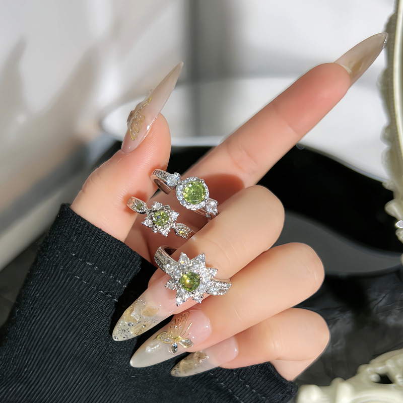 This exquisite and light luxury olive green zircon ring is a bestseller in Europe and America. It features a unique design for women, exuding a dazzling and fashionable vibe. It's a trendy index ring full figure