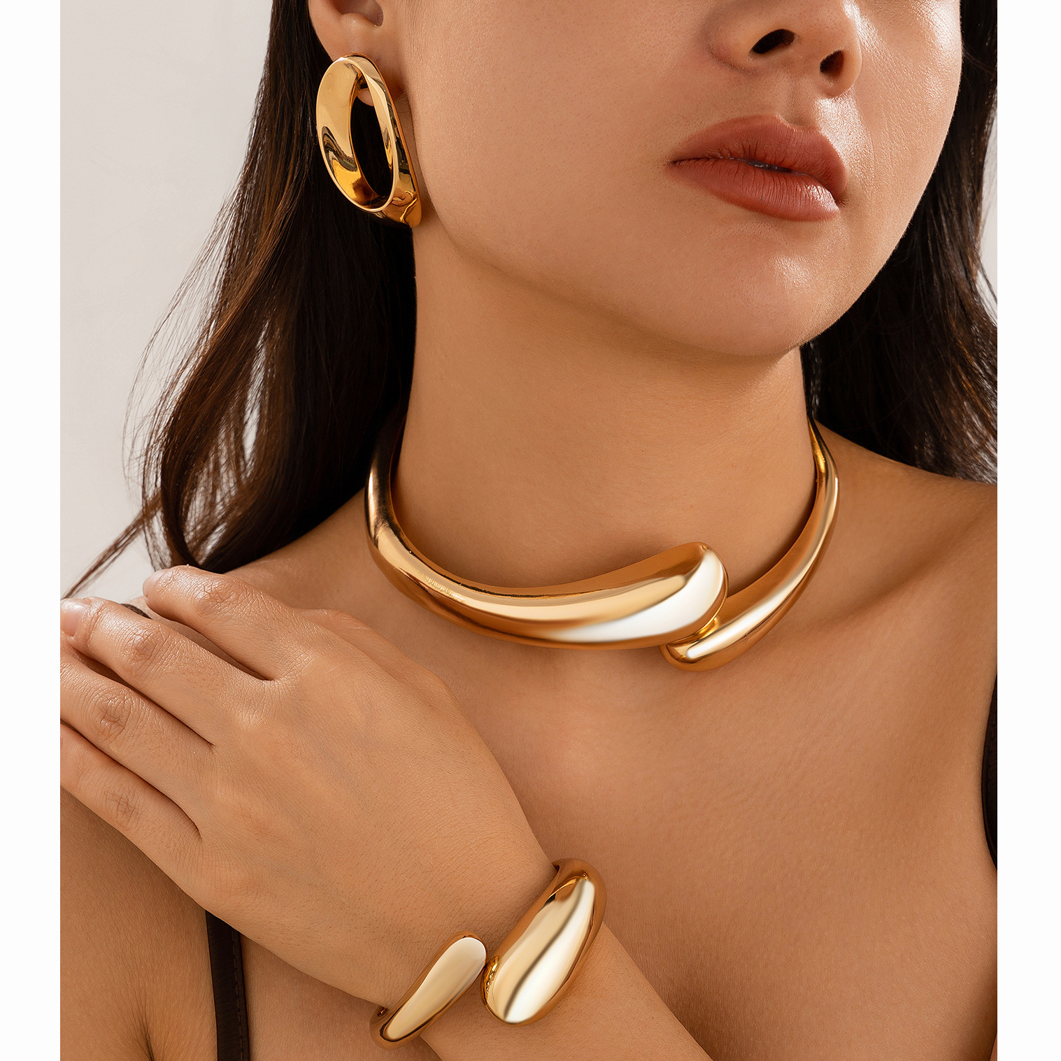 European and American cross-border jewelry, exaggerated large water drop metal smooth mirror surface, hug open bracelet, cold style geometric bracelet details Picture