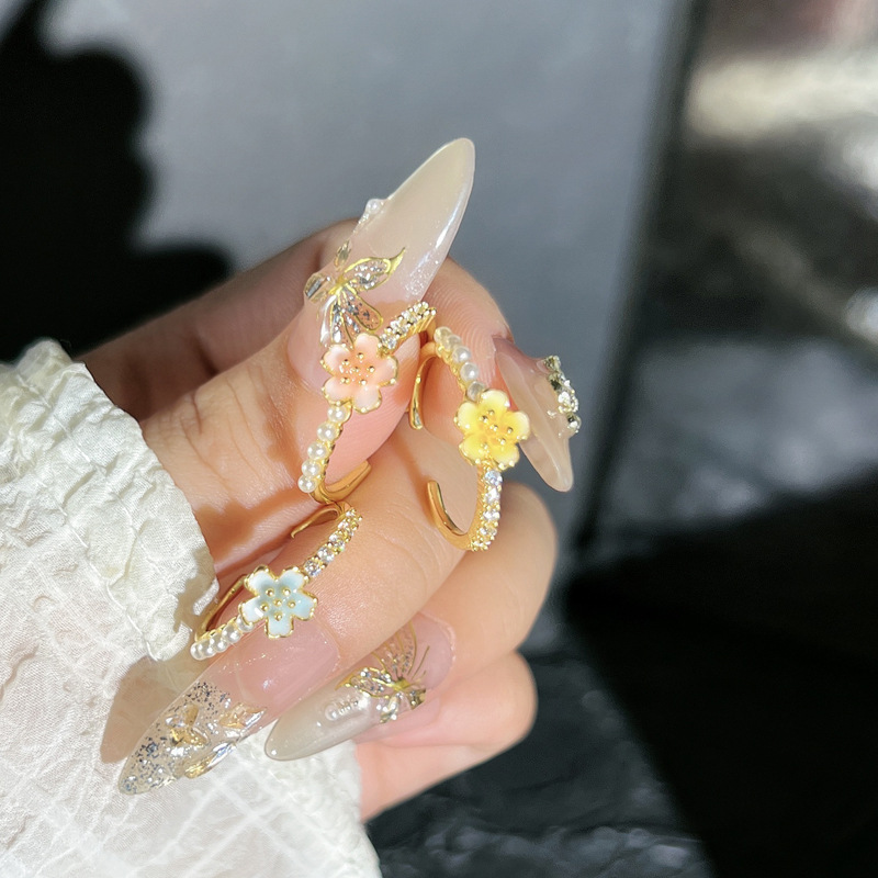 Sweet Daisy small flower pearl light luxury open ring, women's gradient enamel exquisite and unique texture niche ring details Picture