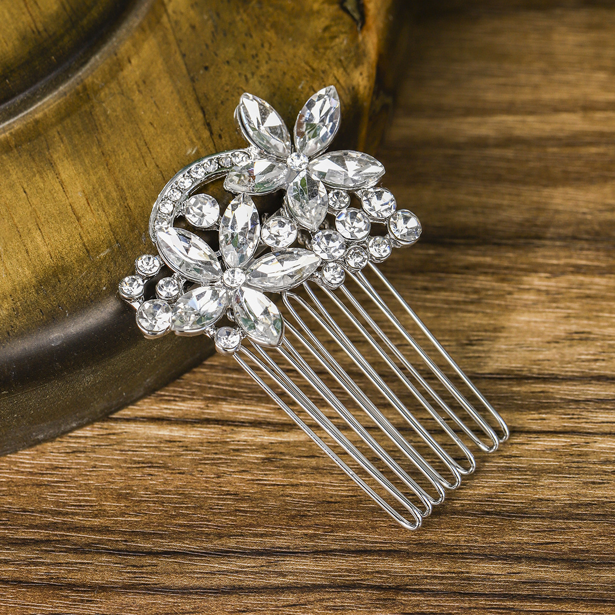 Cross-border new wedding accessories: alloy water diamond insert comb, elegant and retro wedding updo headwear, European and American bride's hair comb Specification drawing