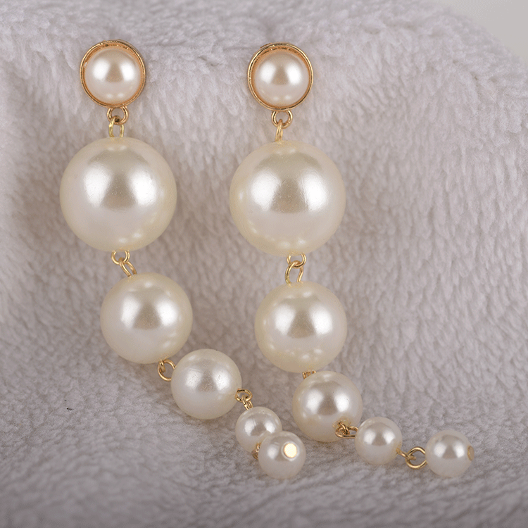 Wholesale of elegant large string of long pearl earrings and Baroque exaggerated long earrings from Japanese and Korean socialites Application Scenario