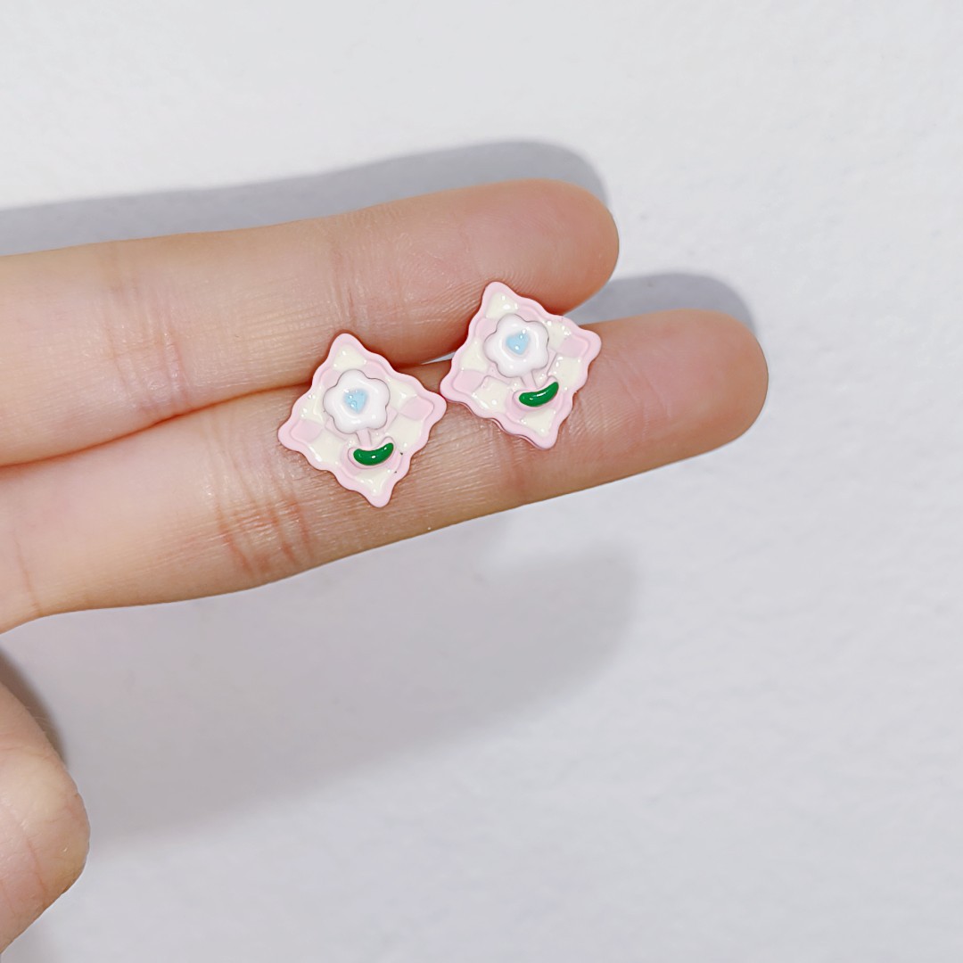 Fresh and sweet Korean style, versatile and elegant, niche flower stud earrings for women, exquisite and fashionable design sense, 2025 new style Specification drawing