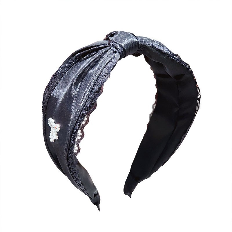 A high-end, stylish, black rice lace, wide-brimmed hairband with a touch of sophistication and elegance, and a fashionable bow for women's hair clips Item Picture
