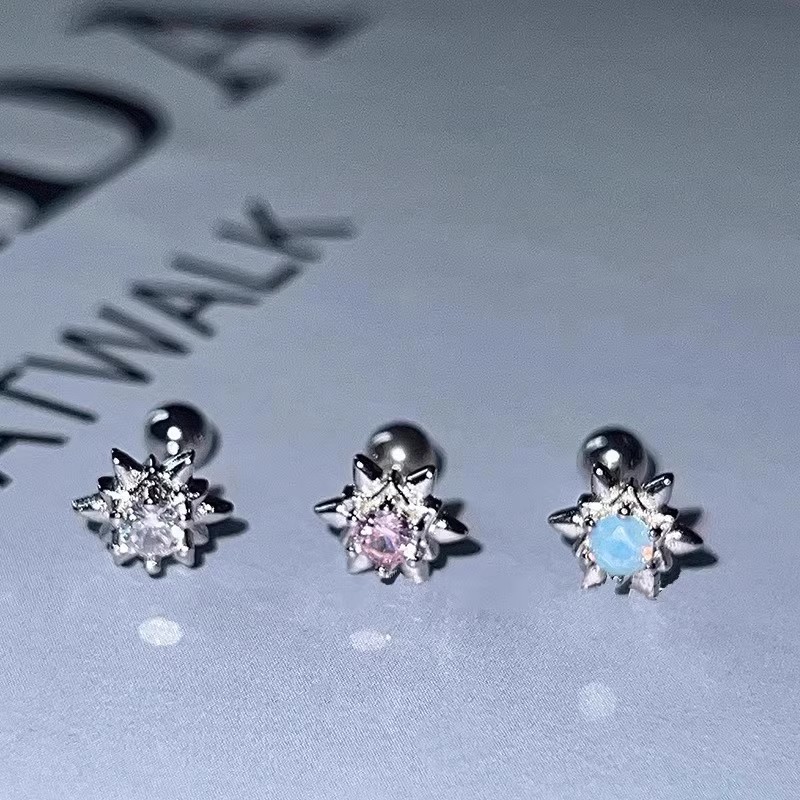 The super sparkling micro-inset zircon star ear stud is small, exquisite, versatile and elegant. It exudes a high-end feel and is the same style as the trendy earrings full figure