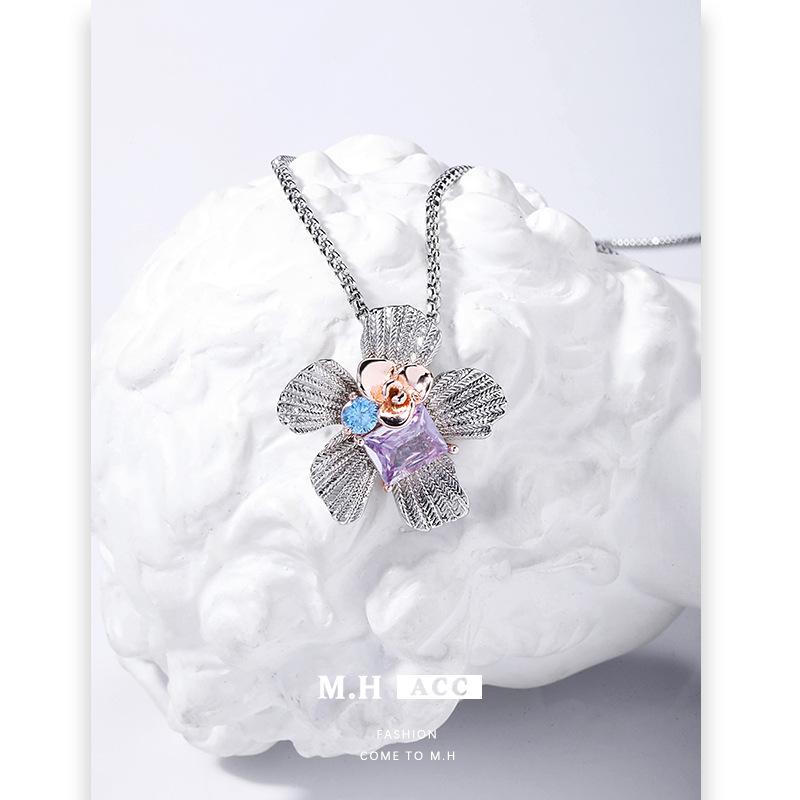 Original design, retro metal texture flower necklace, European and American light luxury, fashionable and elegant, high-end collarbone chain for women Specification drawing