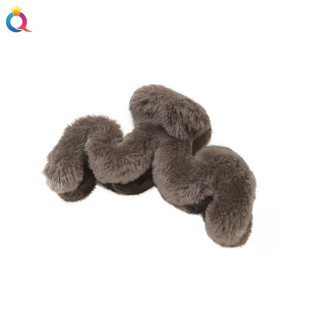Wholesale of Qiyue premium rabbit hair clips, large autumn and winter plush shark clips, high-end updo hair clips and hair accessories Item Picture