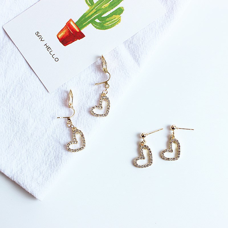 Handcrafted, fully diamond-shaped, girlish, heart-shaped stud earrings, Korean style, versatile, light luxury, exquisite golden bean ear clips and earrings Application Scenario