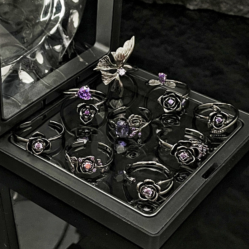 Retro, fashionable, cool, dark rose flower open ring, feminine charm, hip-hop and dancing personality, index finger ring accessory Application Scenario