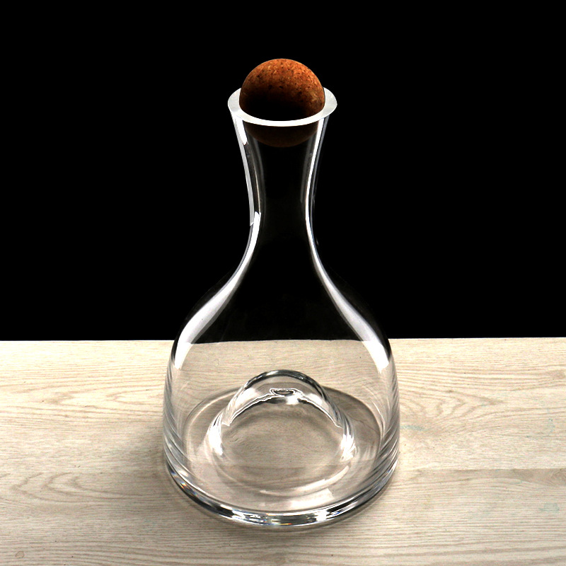 Handcrafted crystal glass decanter, concave-bottomed flat-mouthed pot, cocktail shaker, pouring vessel. The wine merchant can print the logo. Cork details Picture