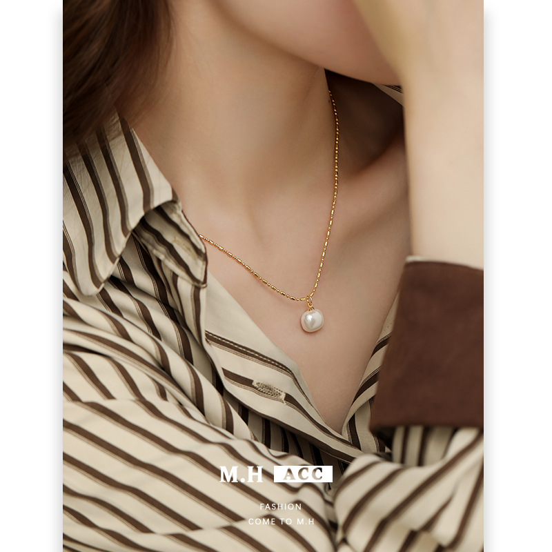 French-style simple pearl necklaces with a sense of high-end women, light luxury, ins style, niche collarbone chains, fashionable and retro necklaces wholesale details Picture