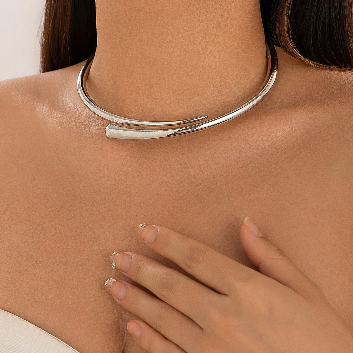 European and American cross-border personalized hug spring opening collar choker women's simple Instagram cold metal neckpiece details Picture