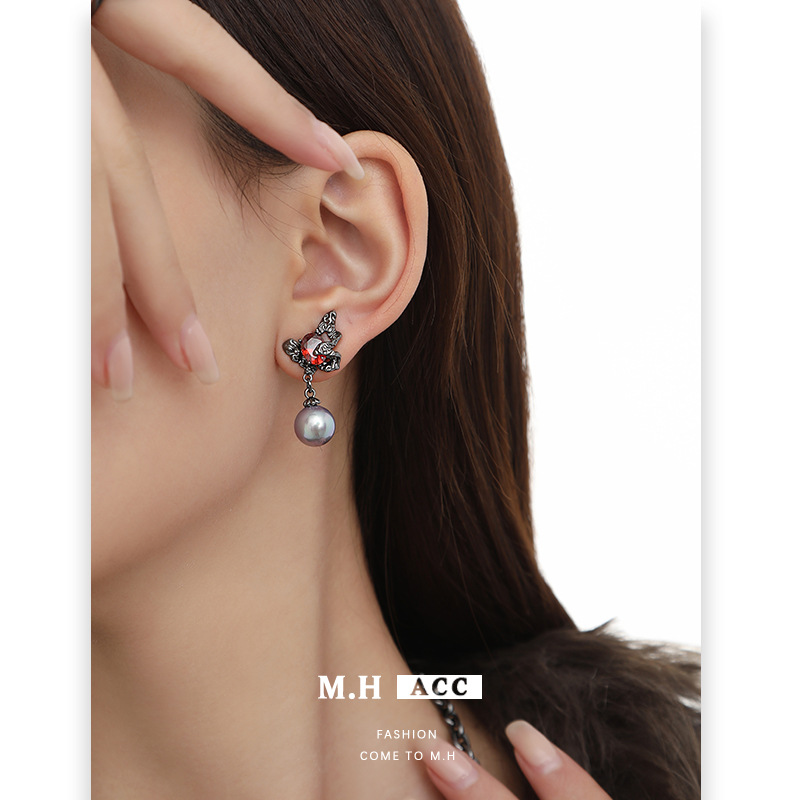 Dark butterfly pearl earrings, women's hip-hop high-end and exquisite 925 silver needle stud earrings, retro cross-border wholesale earrings Specification drawing