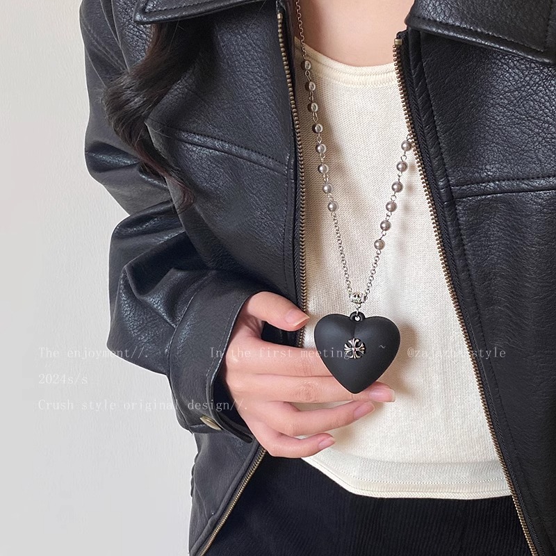 Shi Family Pearl Long black-hearted necklace, versatile, sweet, cool, unique and niche, ins grey collarbone chain, autumn and winter sweater chain details Picture