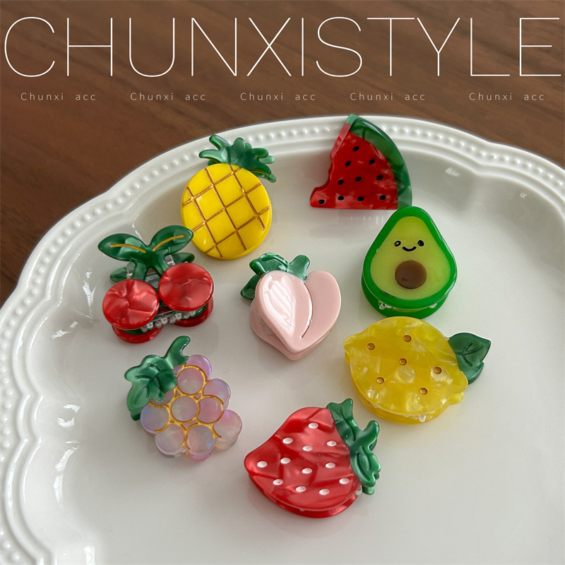 A pair of clips look even better ~ High top, cute fruit, small hair clips, strawberry, red bangs, top clips, small clips full figure
