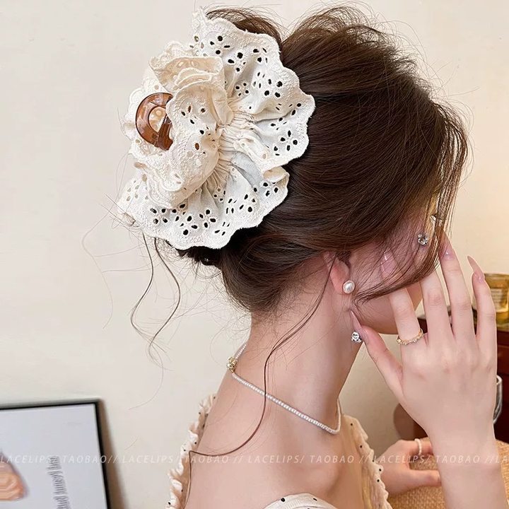 Gentle flower pearl hair clip for women 2025 new style, high-end and exquisite shark clip, back of the head updo hair clip Application Scenario