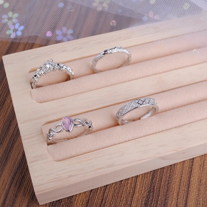 The new diamond-patterned open ring for women is fashionable and individual, set with zircon, exuding a light luxury and cool style, and is a popular food ring full figure