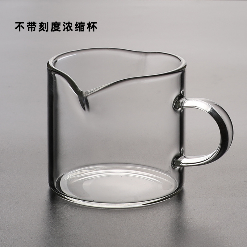 Thickened heat-resistant glass double-spout milk cup, mixed milk cup with scale, mini glass coffee cup, extraction cup, small milk cup Application Scenario